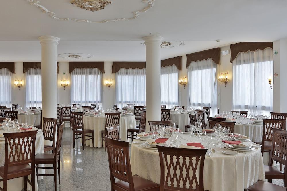 Hotel Windsor Savoia Asís Exterior foto