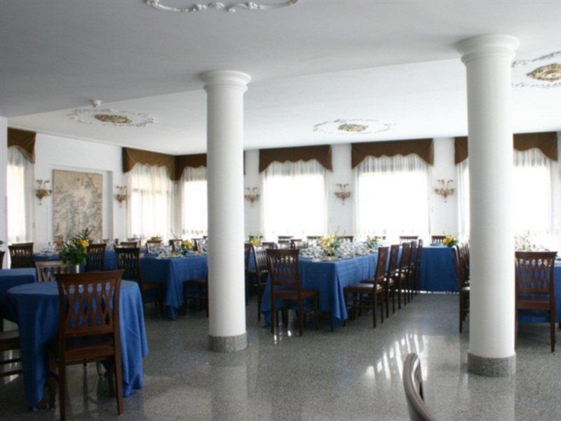 Hotel Windsor Savoia Asís Exterior foto