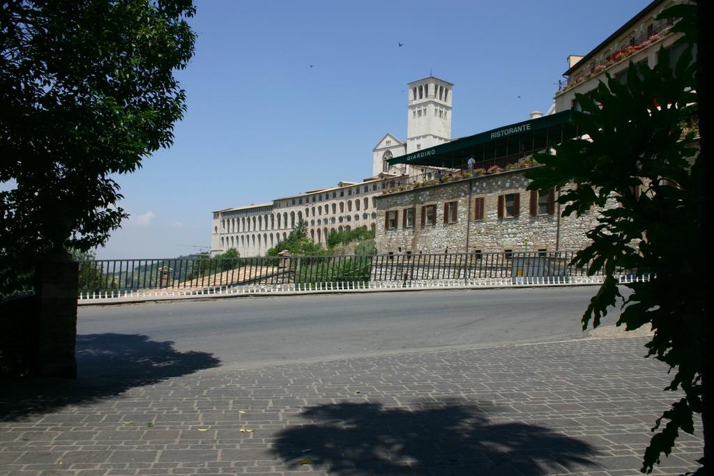 Hotel Windsor Savoia Asís Exterior foto